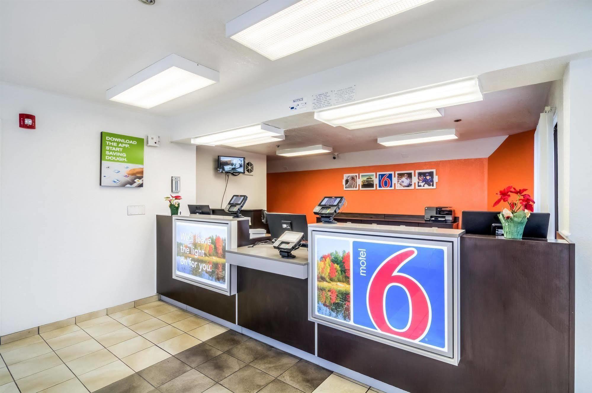 Motel 6 Chicago - Elk Grove Elk Grove Village Eksteriør billede