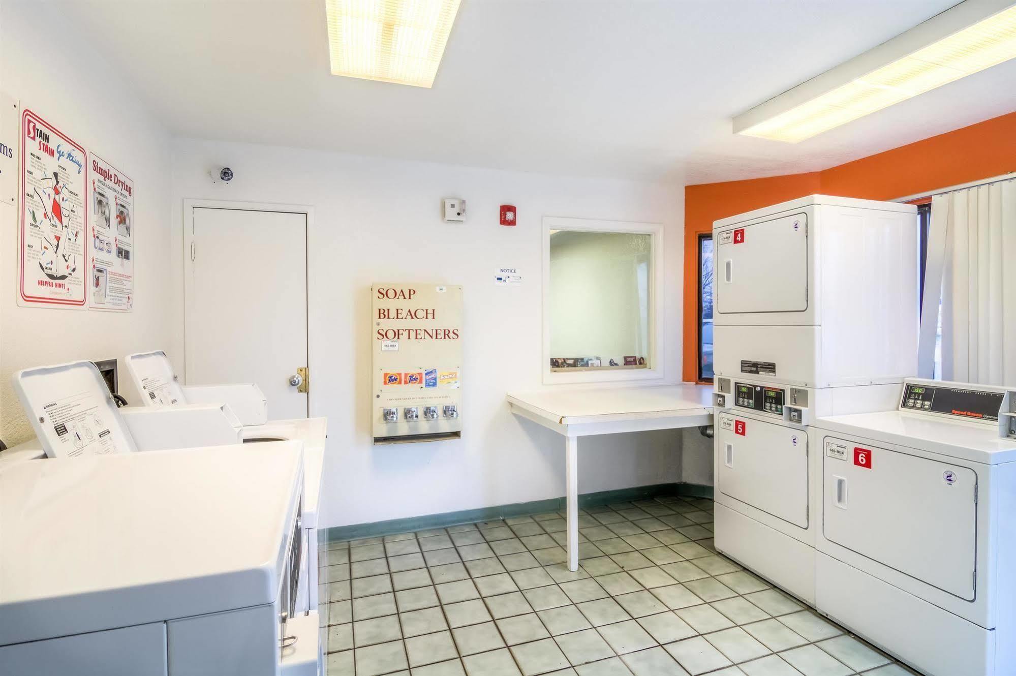 Motel 6 Chicago - Elk Grove Elk Grove Village Eksteriør billede