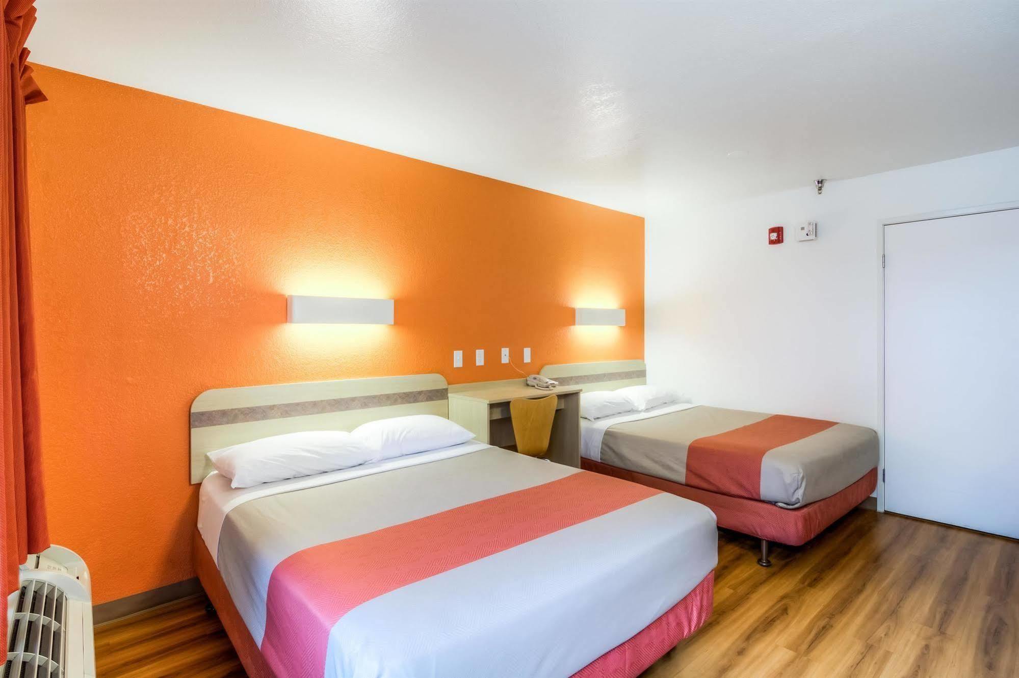 Motel 6 Chicago - Elk Grove Elk Grove Village Eksteriør billede