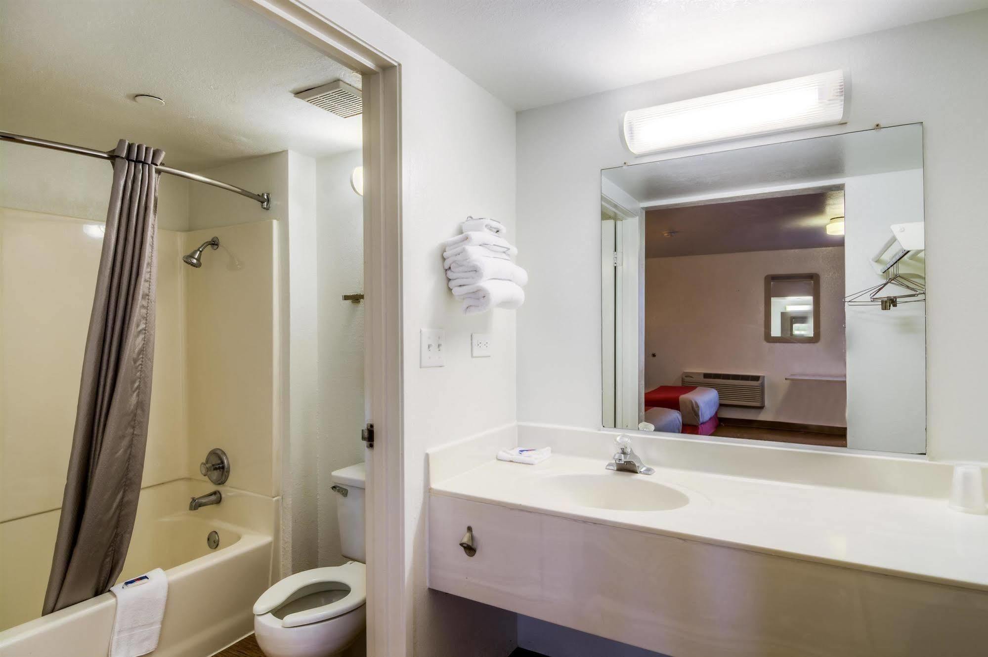 Motel 6 Chicago - Elk Grove Elk Grove Village Eksteriør billede