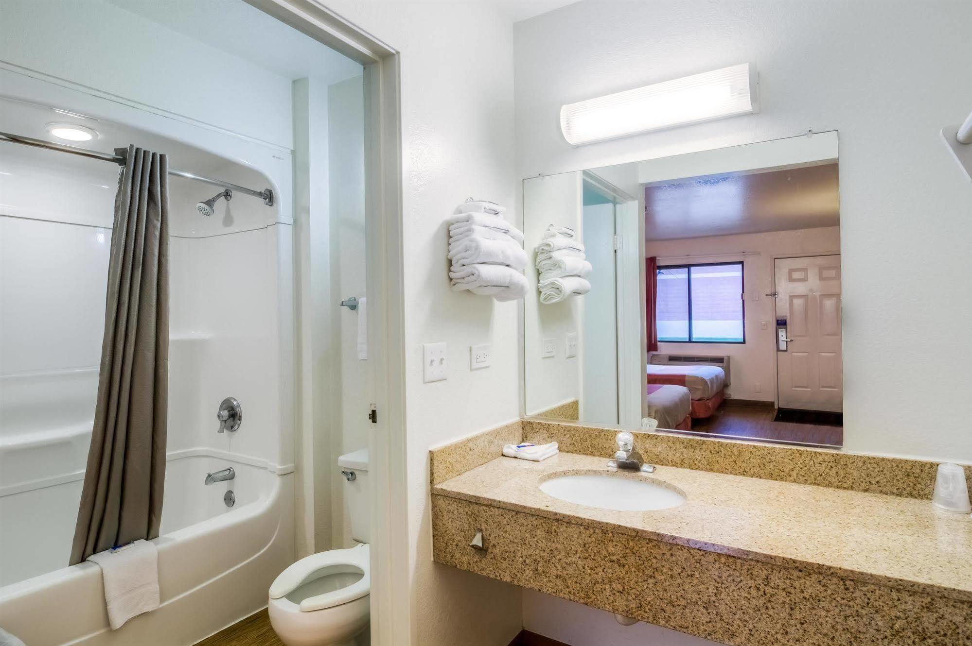 Motel 6 Chicago - Elk Grove Elk Grove Village Eksteriør billede
