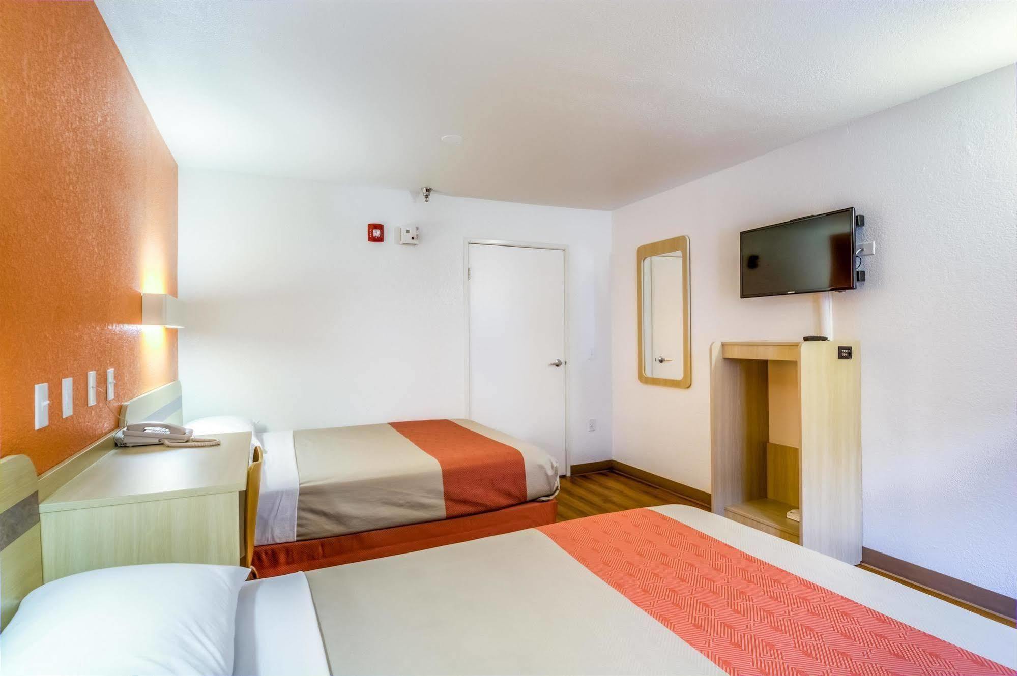 Motel 6 Chicago - Elk Grove Elk Grove Village Eksteriør billede
