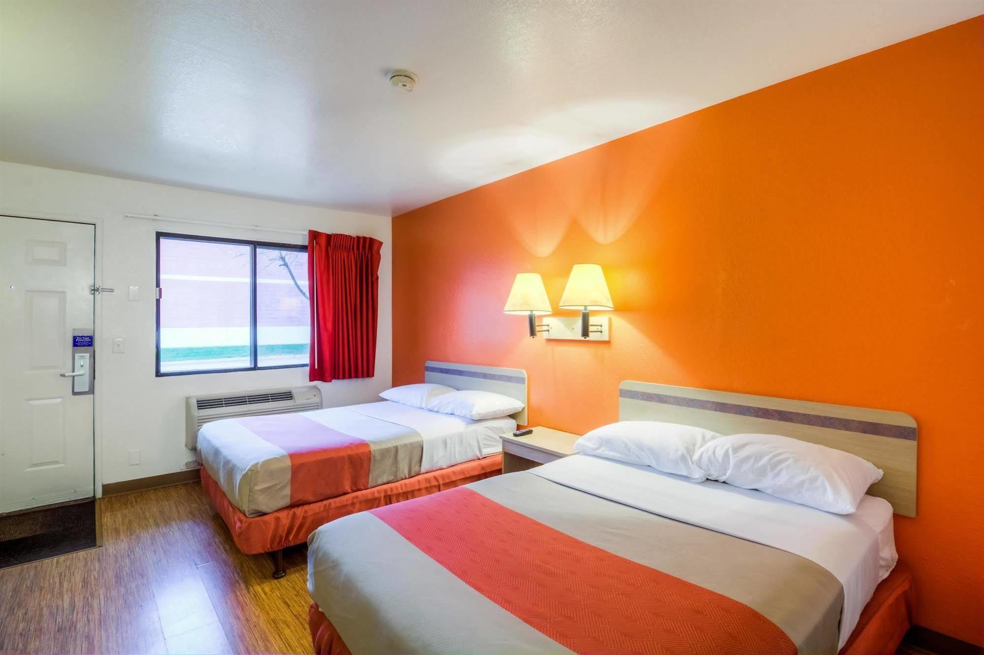 Motel 6 Chicago - Elk Grove Elk Grove Village Eksteriør billede