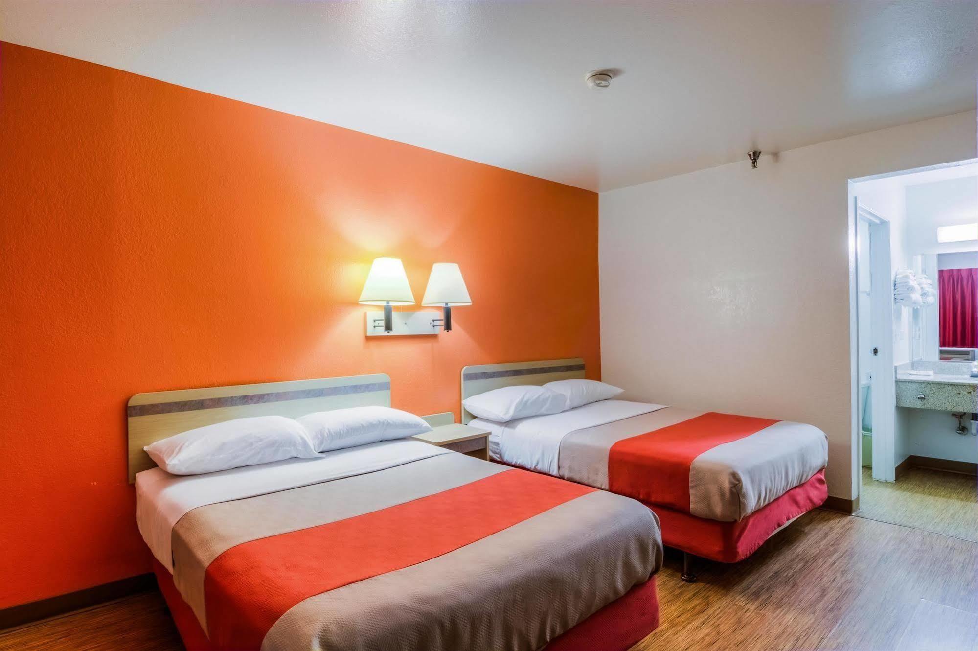 Motel 6 Chicago - Elk Grove Elk Grove Village Eksteriør billede