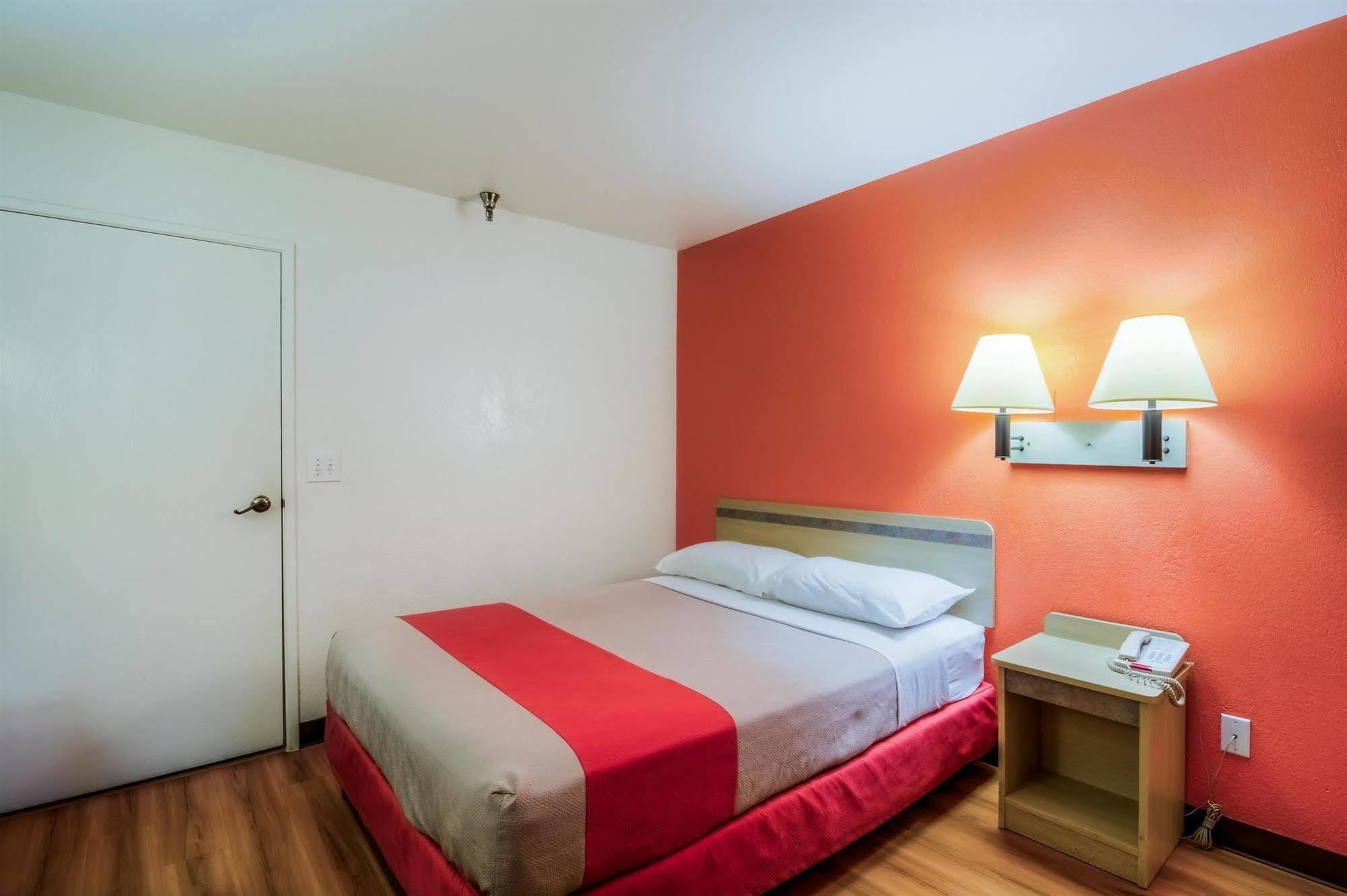 Motel 6 Chicago - Elk Grove Elk Grove Village Eksteriør billede
