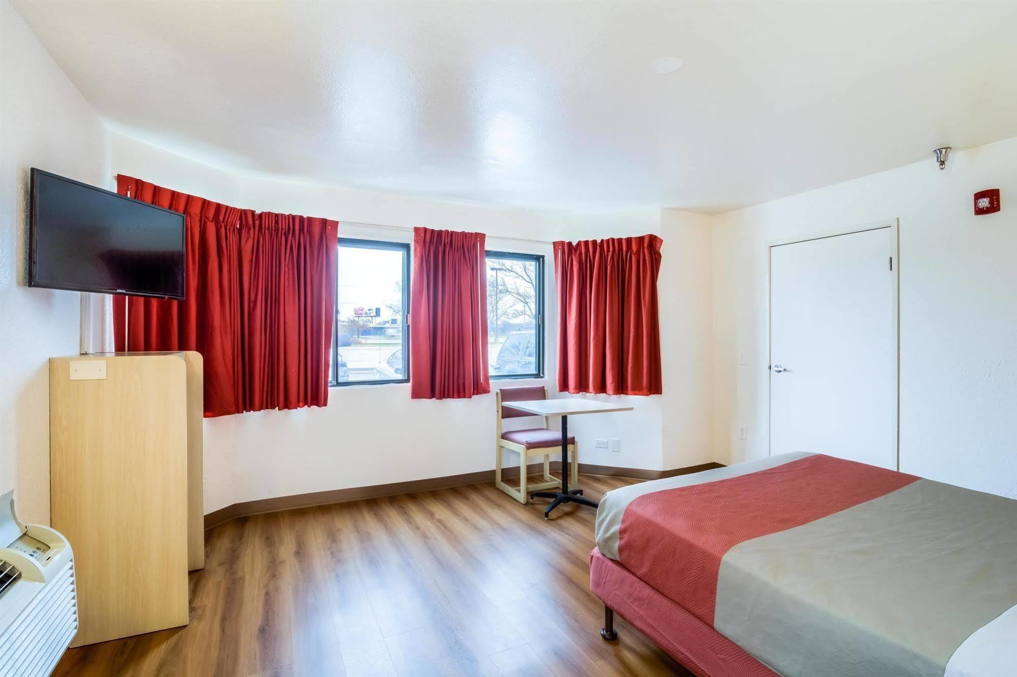 Motel 6 Chicago - Elk Grove Elk Grove Village Eksteriør billede