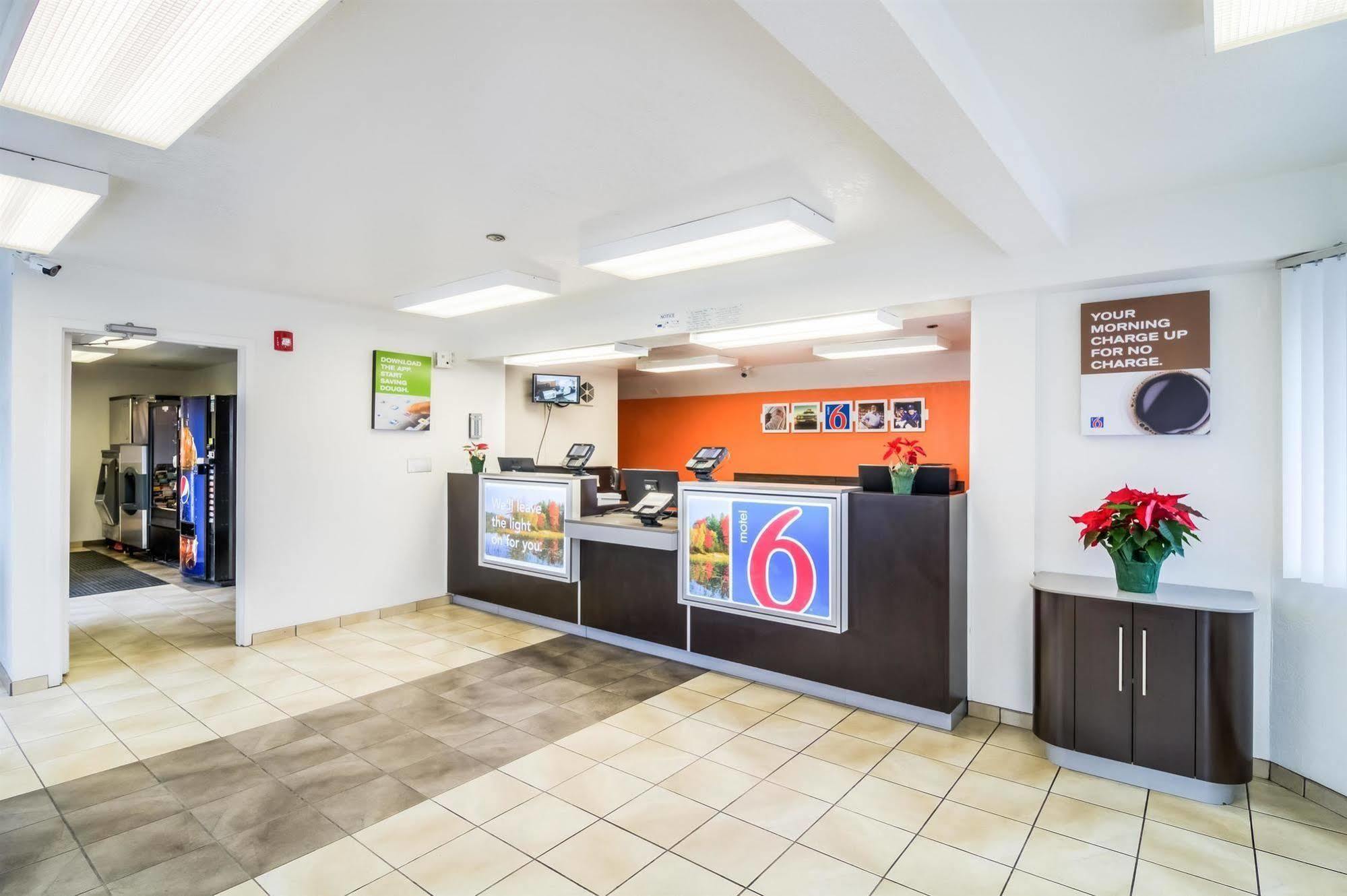 Motel 6 Chicago - Elk Grove Elk Grove Village Eksteriør billede