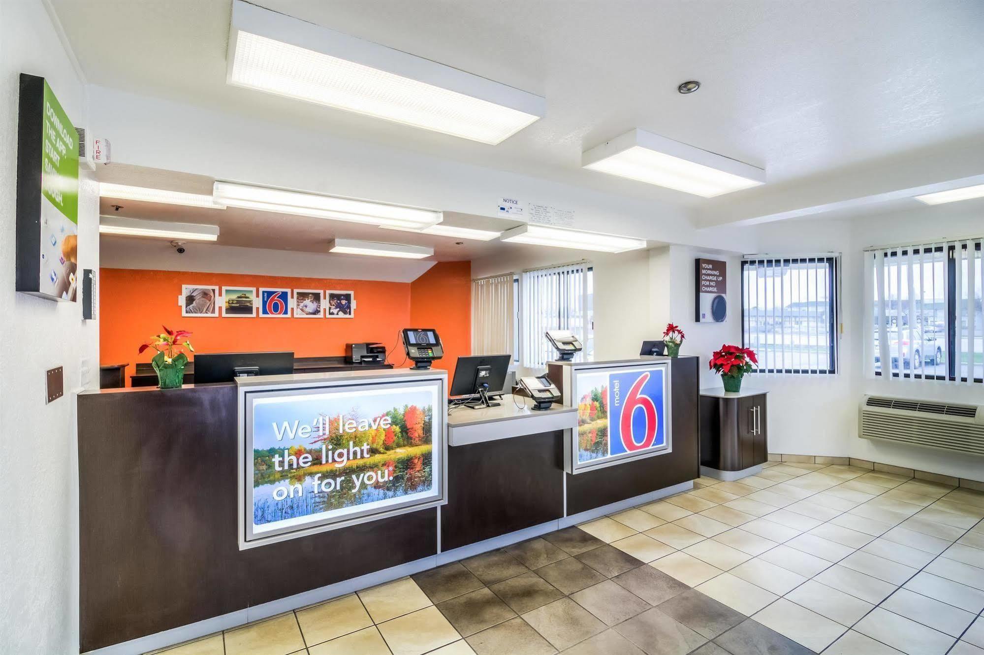 Motel 6 Chicago - Elk Grove Elk Grove Village Eksteriør billede