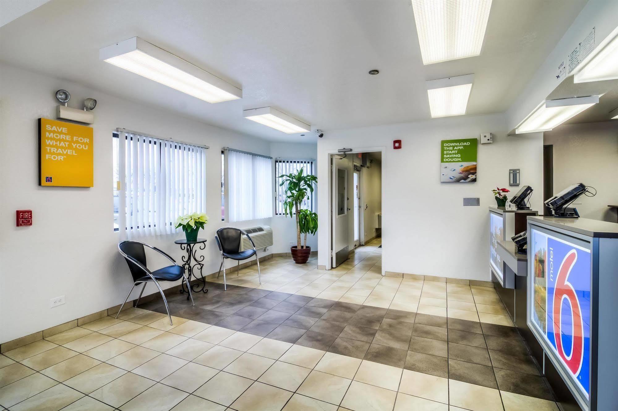 Motel 6 Chicago - Elk Grove Elk Grove Village Eksteriør billede