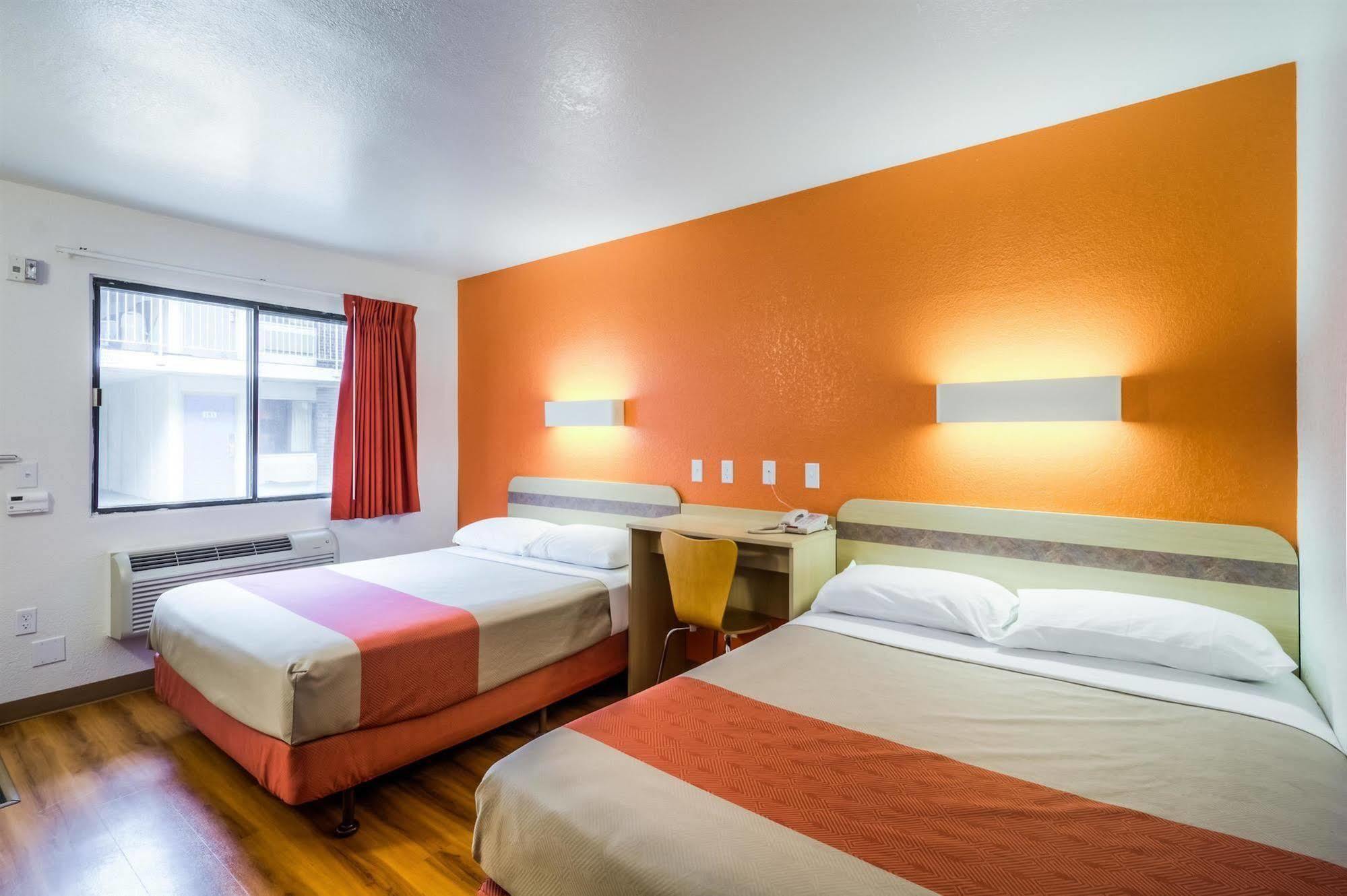 Motel 6 Chicago - Elk Grove Elk Grove Village Eksteriør billede