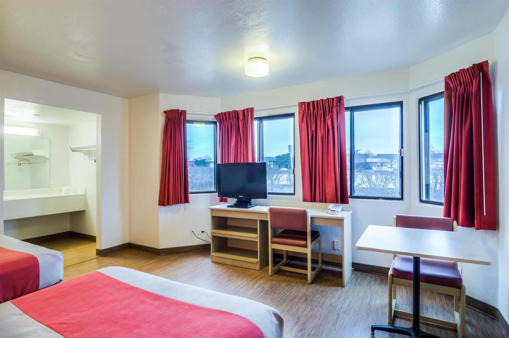 Motel 6 Chicago - Elk Grove Elk Grove Village Eksteriør billede