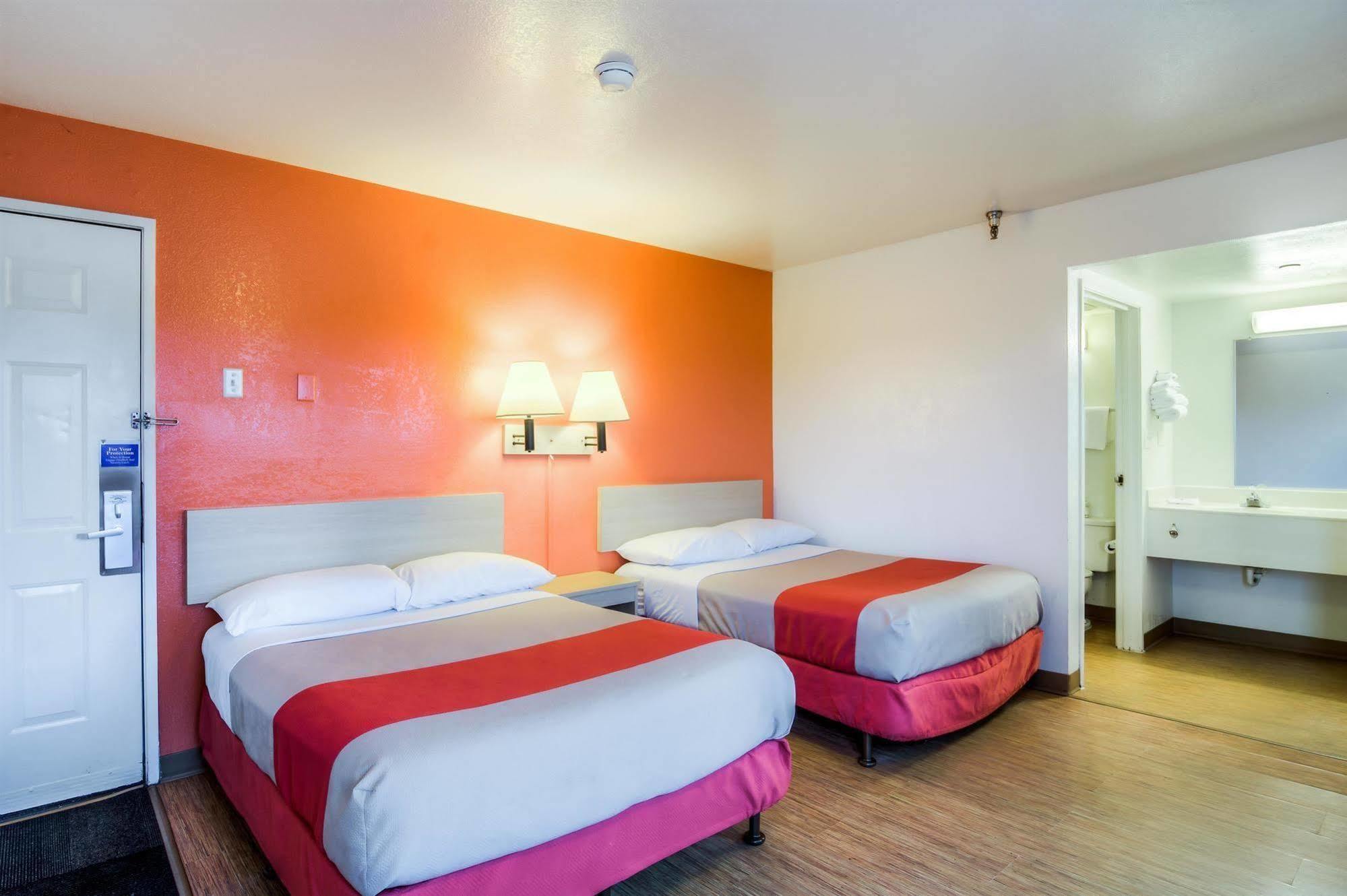 Motel 6 Chicago - Elk Grove Elk Grove Village Eksteriør billede