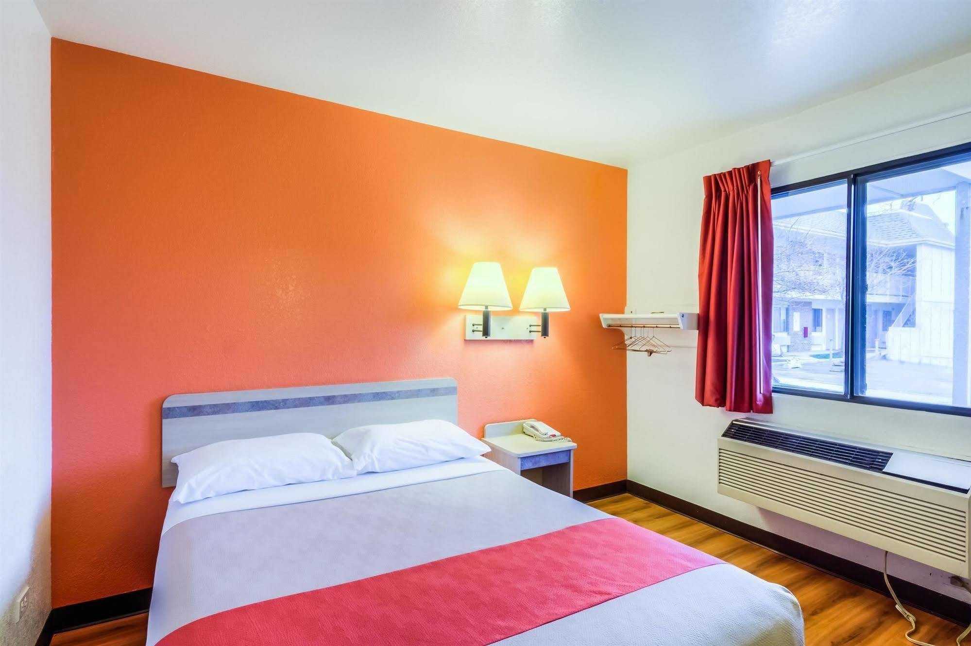 Motel 6 Chicago - Elk Grove Elk Grove Village Eksteriør billede