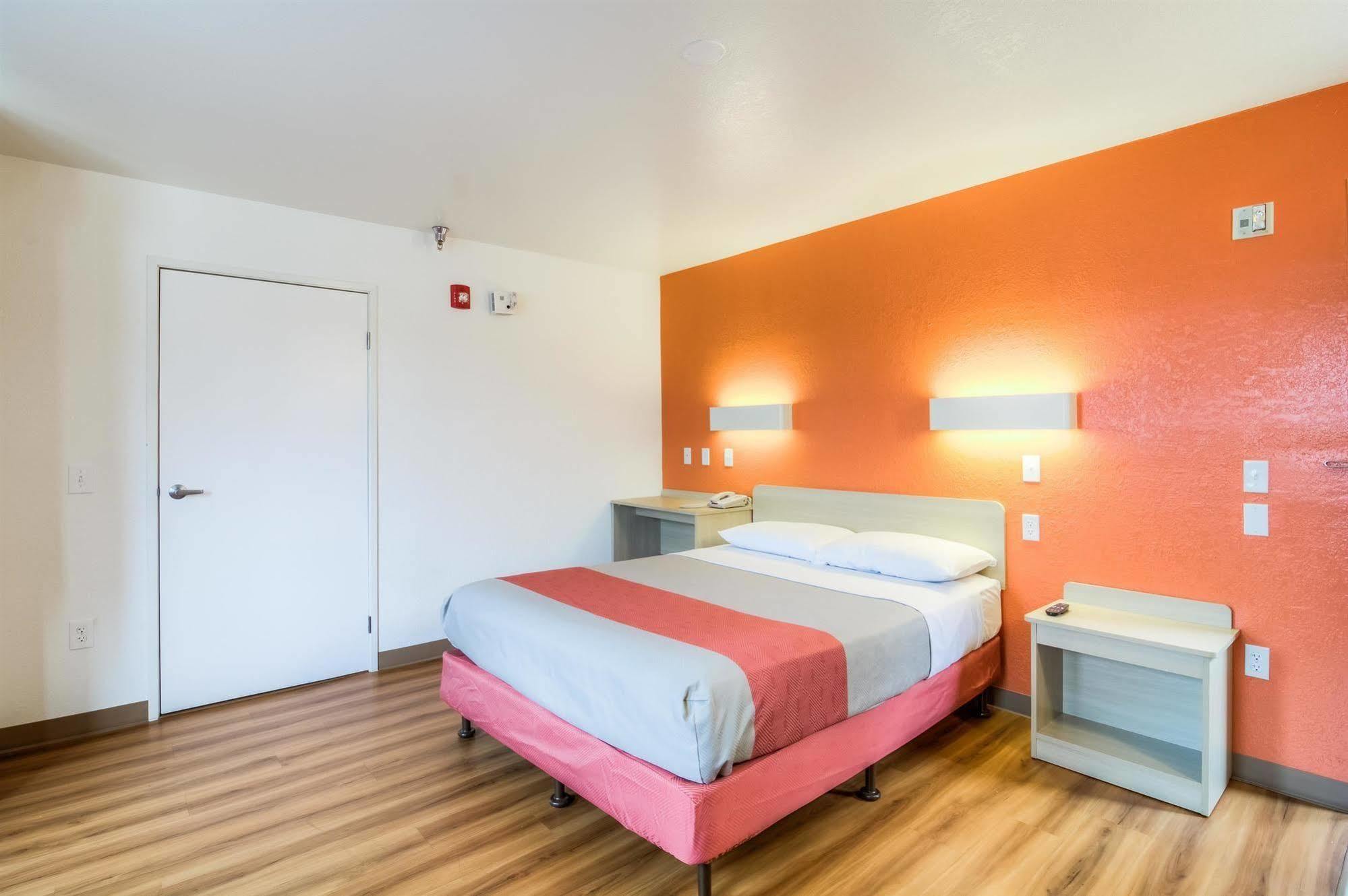 Motel 6 Chicago - Elk Grove Elk Grove Village Eksteriør billede